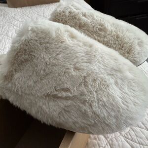 Crate&Barrel Cream Faux Fur Slippers